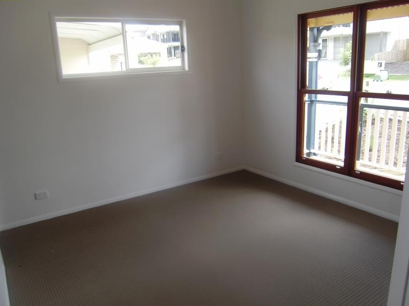 4 O’reilly Cres, Springfield Lakes QLD 4300