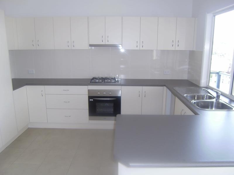 4 O’reilly Cres, Springfield Lakes QLD 4300