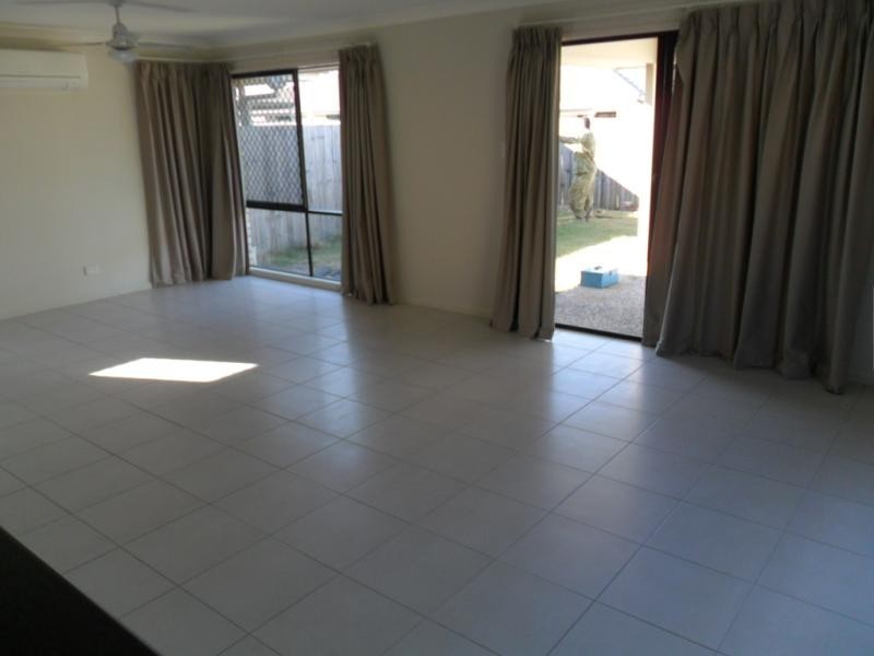 42 Lindeman  St, Springfield Lakes QLD 4300