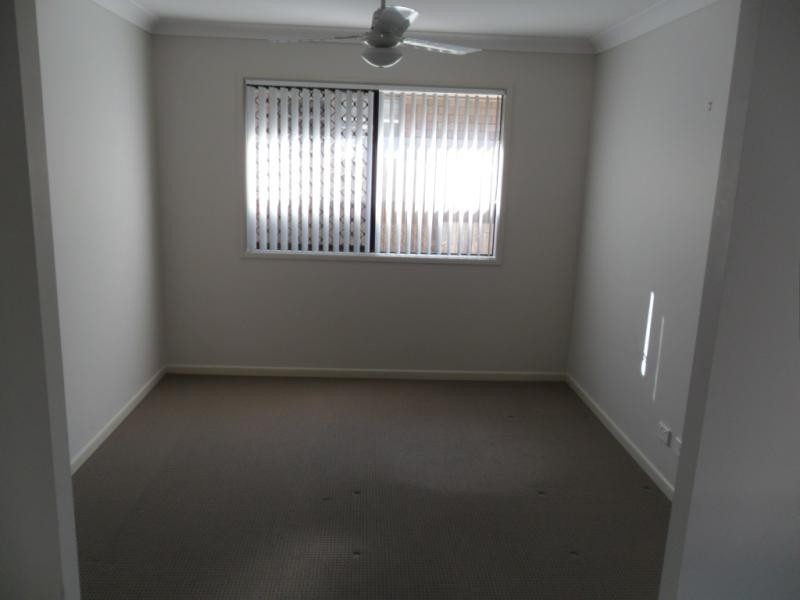42 Lindeman  St, Springfield Lakes QLD 4300