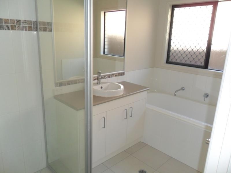 42 Lindeman  St, Springfield Lakes QLD 4300