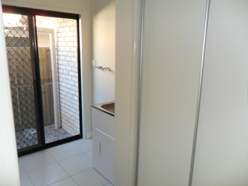 42 Lindeman  St, Springfield Lakes QLD 4300