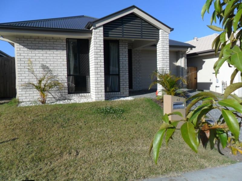 42 Lindeman  St, Springfield Lakes QLD 4300