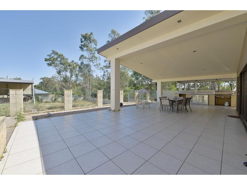 8 Eugene St, Bellbird Park QLD 4300