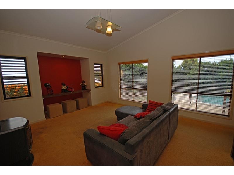 10 Myrtle Cres, Brookwater QLD 4300