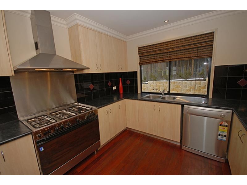 10 Myrtle Cres, Brookwater QLD 4300