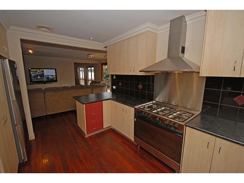 10 Myrtle Cres, Brookwater QLD 4300