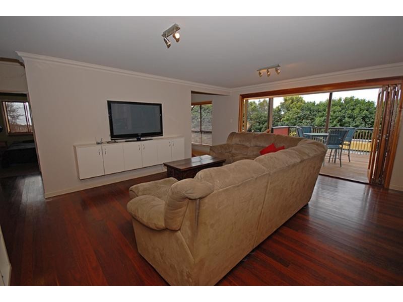 10 Myrtle Cres, Brookwater QLD 4300