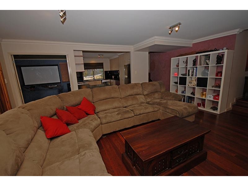 10 Myrtle Cres, Brookwater QLD 4300
