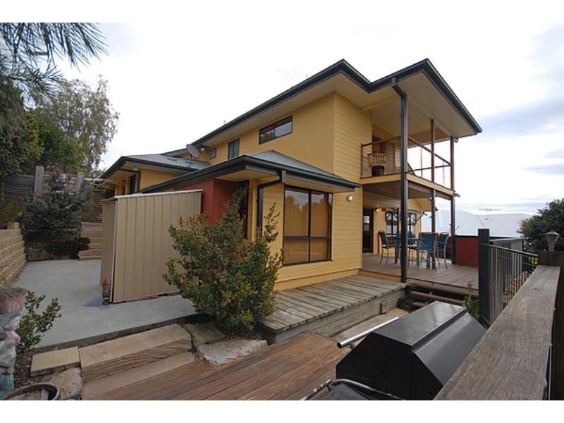 10 Myrtle Cres, Brookwater QLD 4300