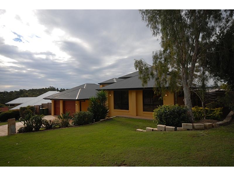 10 Myrtle Cres, Brookwater QLD 4300