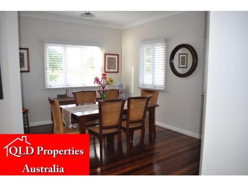 14 warde St, Scarborough QLD 4020