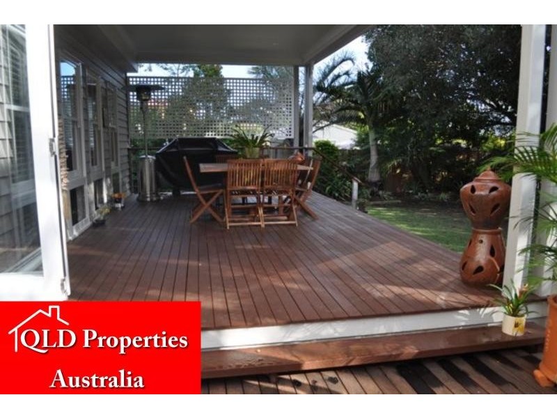 14 warde St, Scarborough QLD 4020