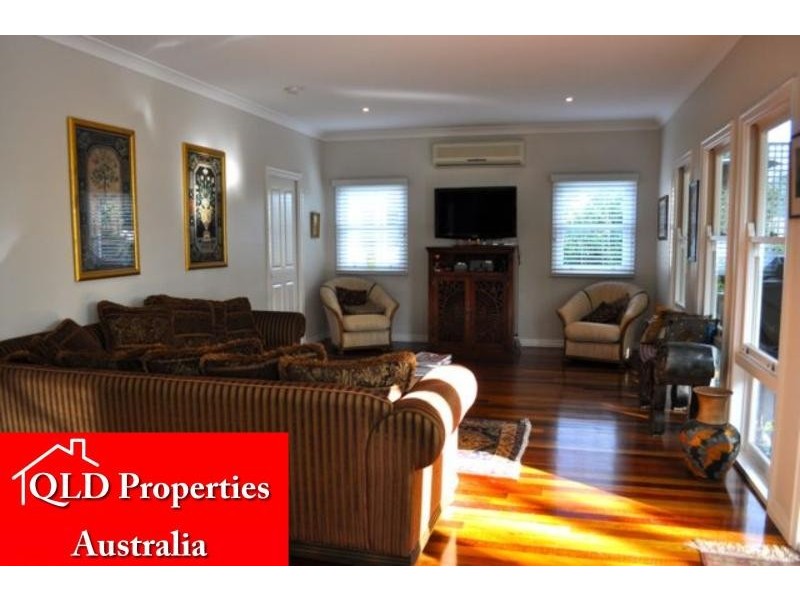 14 warde St, Scarborough QLD 4020