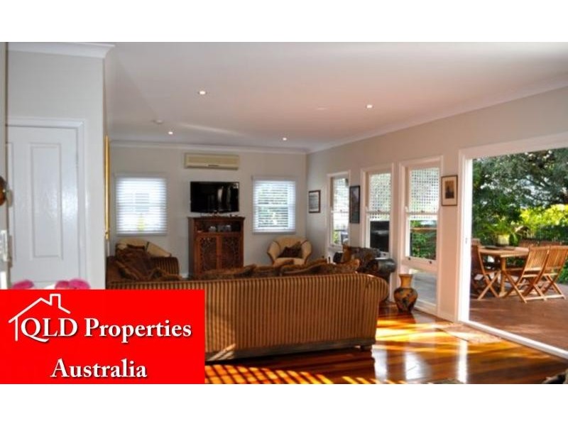 14 warde St, Scarborough QLD 4020