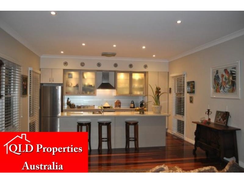 14 warde St, Scarborough QLD 4020