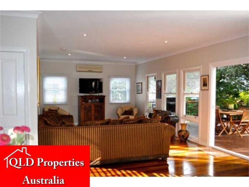 14 warde St, Scarborough QLD 4020