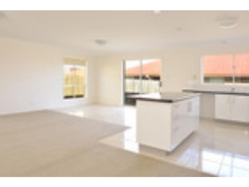 2/27 drysdale Rd, Rothwell QLD 4022