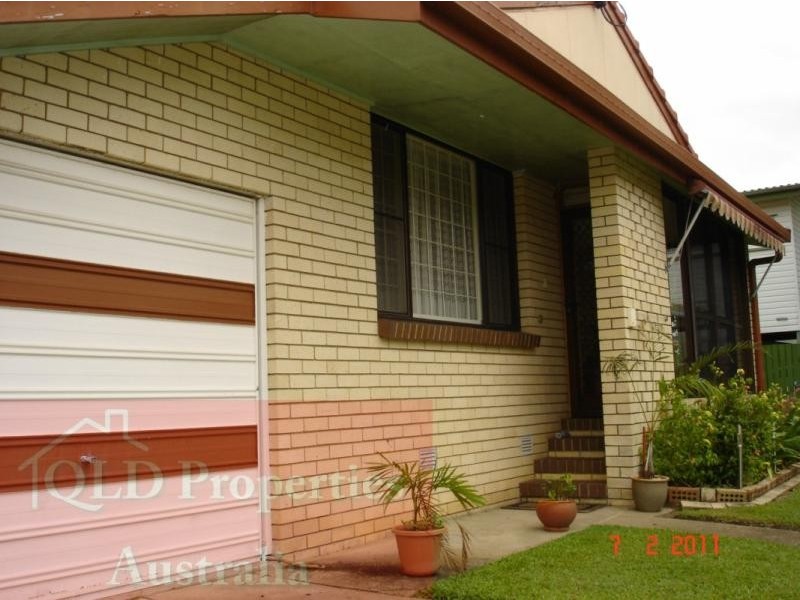 15 macfarlane St, Redcliffe QLD 4020
