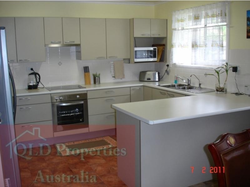 15 macfarlane St, Redcliffe QLD 4020