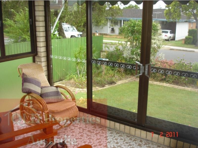 15 macfarlane St, Redcliffe QLD 4020