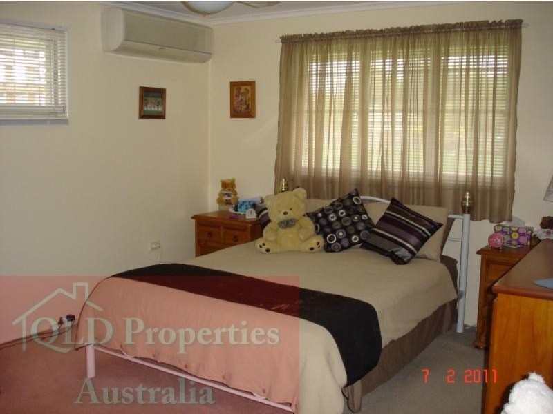15 macfarlane St, Redcliffe QLD 4020