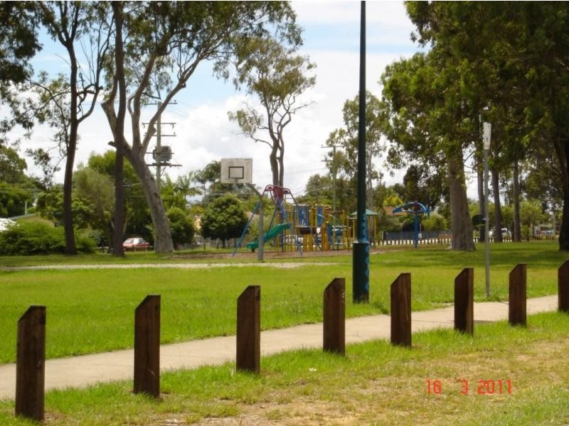 26 college Pl, Clontarf QLD 4019
