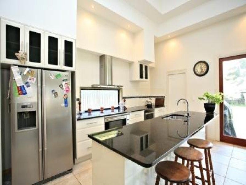 18 clifford St, Woody Point QLD 4019