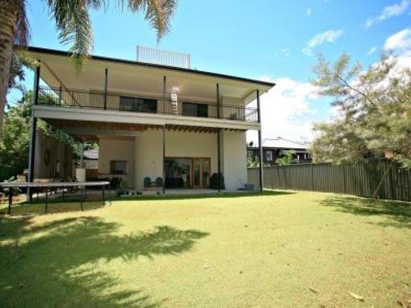 18 clifford St, Woody Point QLD 4019