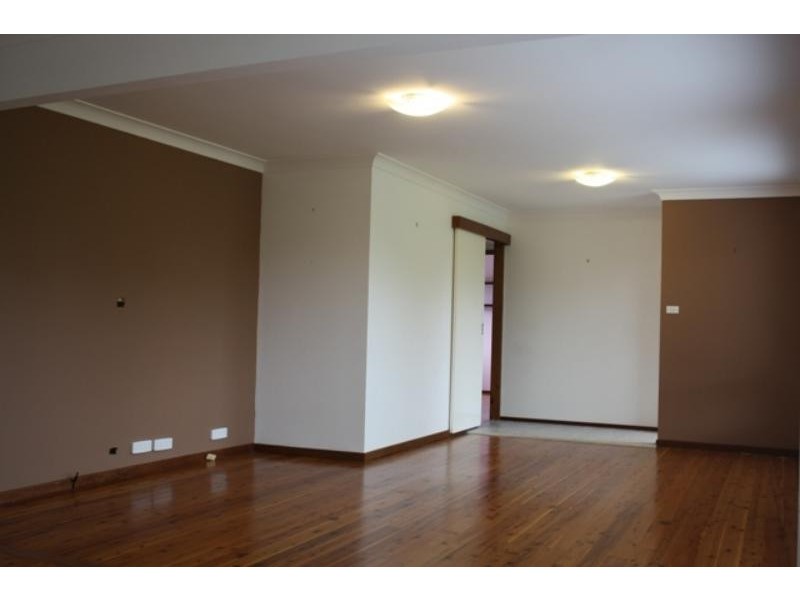 20 Staff Rd, Cordeaux Heights NSW 2526