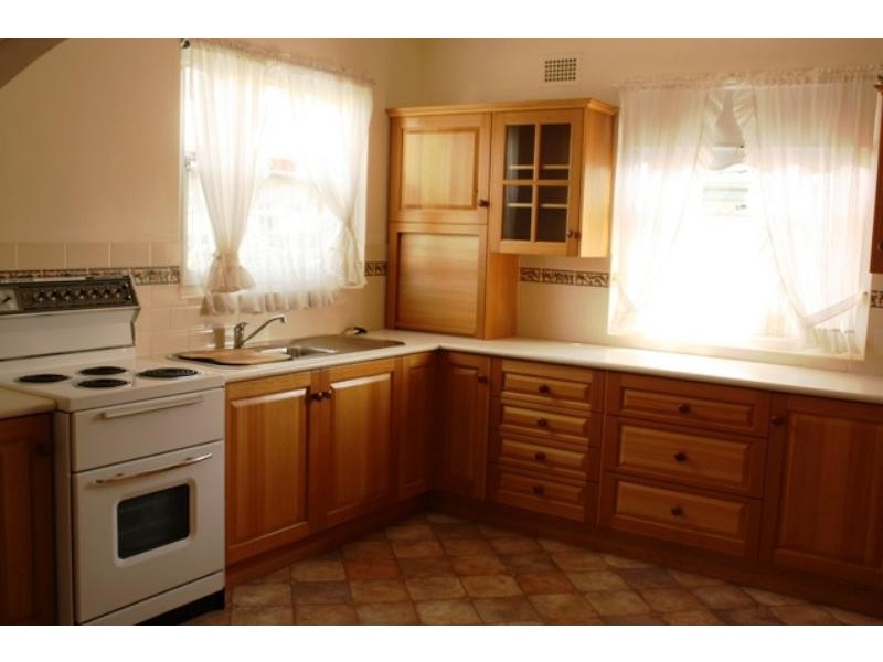 16  Albert  St, Woonona NSW 2517