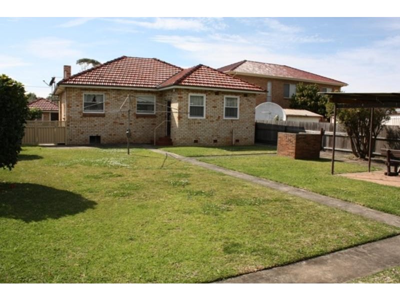 16  Albert  St, Woonona NSW 2517