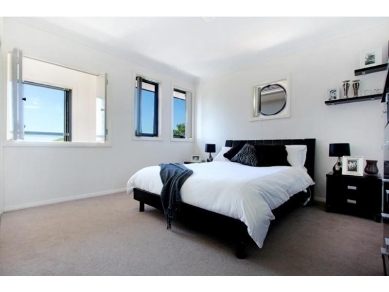 4/17-19 Robertson  St, Coniston NSW 2500