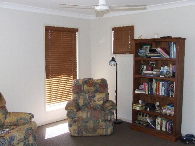 20 Pepper Tree  Dr, Holmview QLD 4207