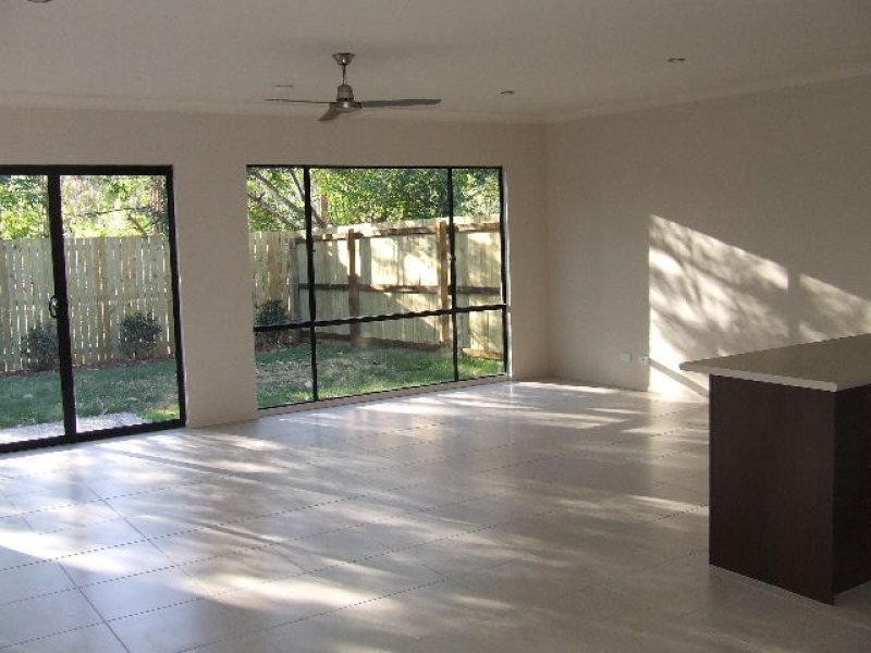 2/44 Careel  Cl, Helensvale QLD 4212