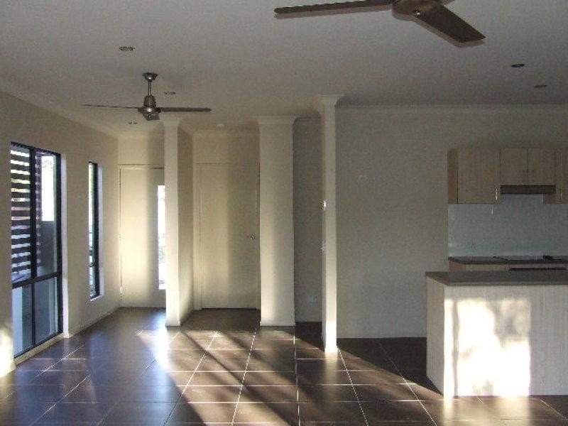 2/44 Careel  Cl, Helensvale QLD 4212