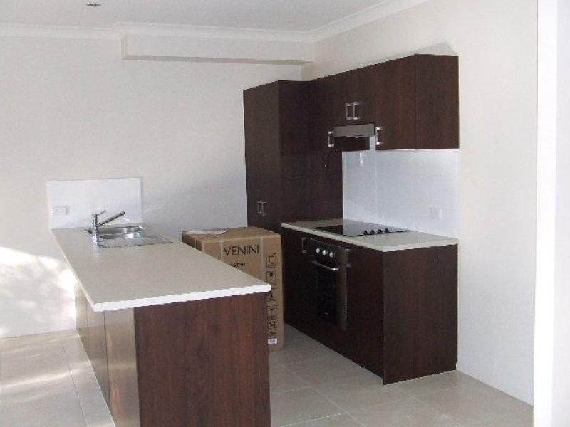 2/44 Careel  Cl, Helensvale QLD 4212