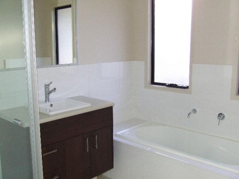 2/44 Careel  Cl, Helensvale QLD 4212