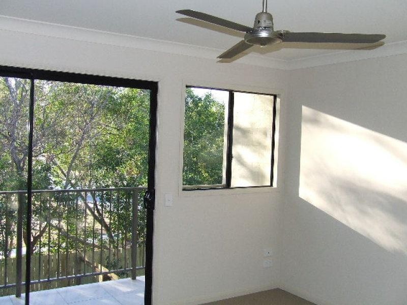 2/44 Careel  Cl, Helensvale QLD 4212