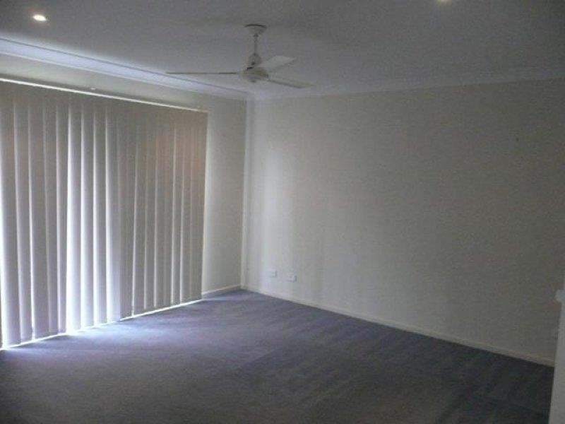 4/17 Park Esp, Coomera QLD 4209