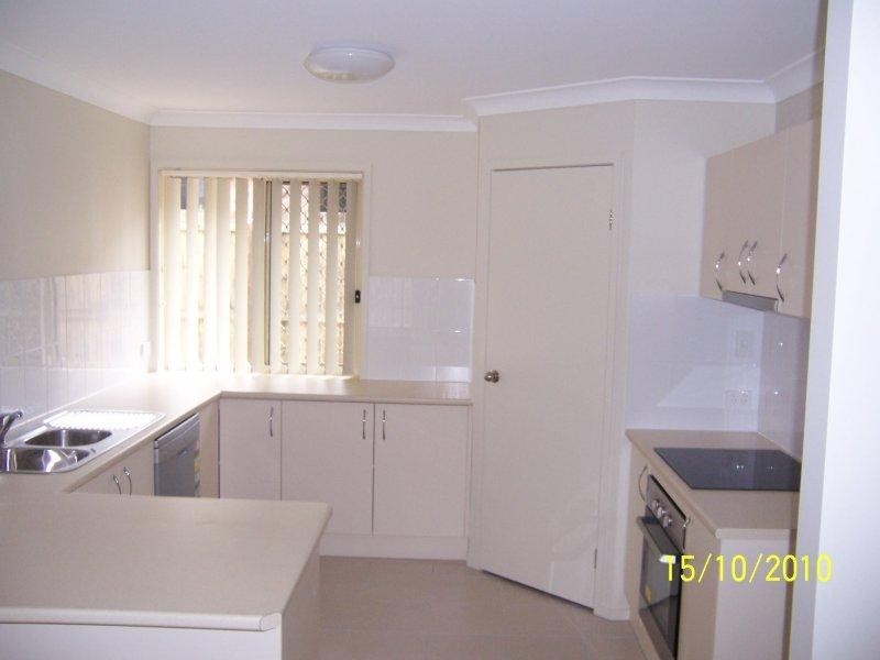 8 Newhaven St, Marsden QLD 4132