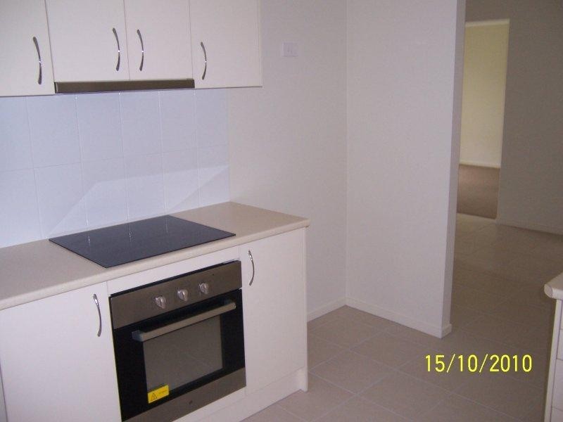 8 Newhaven St, Marsden QLD 4132