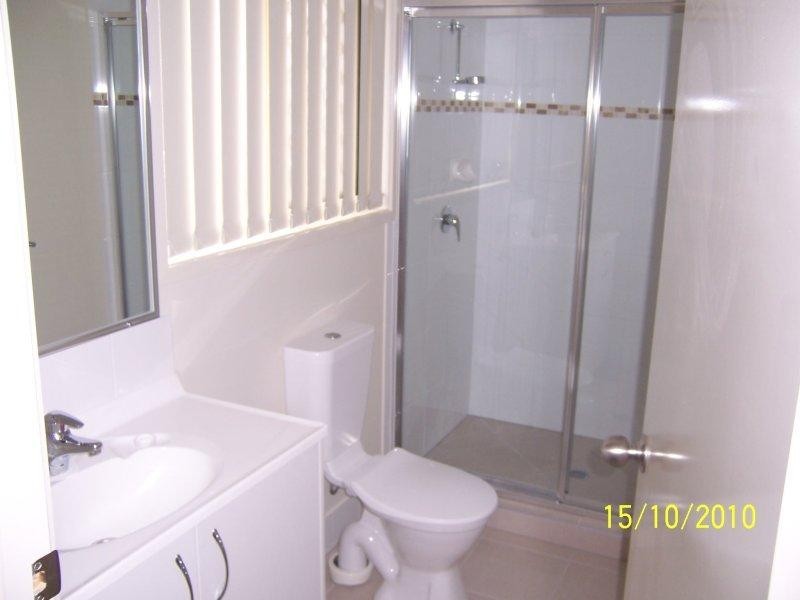 8 Newhaven St, Marsden QLD 4132