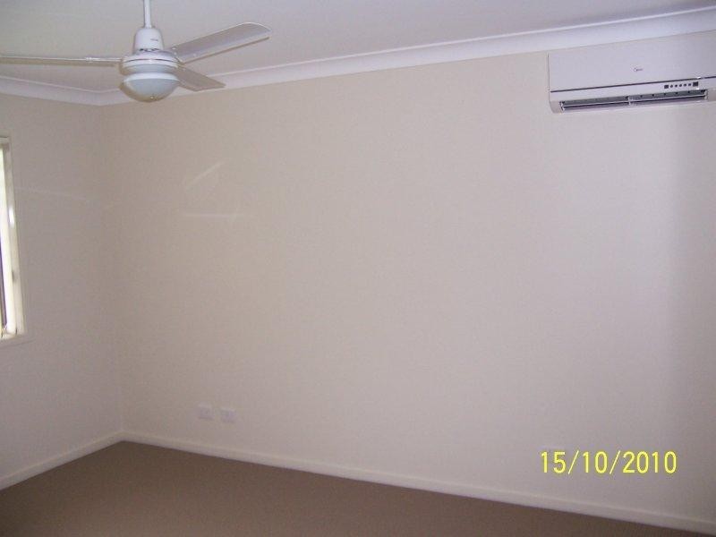 8 Newhaven St, Marsden QLD 4132