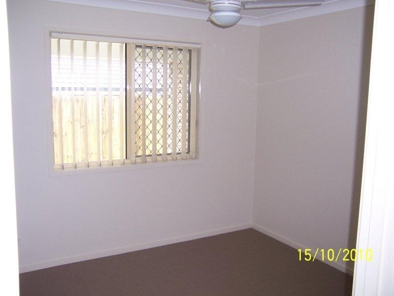 8 Newhaven St, Marsden QLD 4132