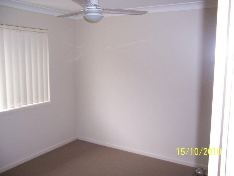 8 Newhaven St, Marsden QLD 4132