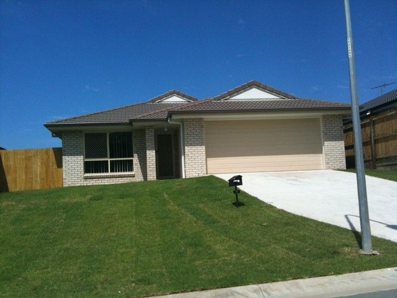 8 Newhaven St, Marsden QLD 4132