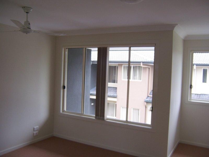 4/54 Riverhills Rd, Eagleby QLD 4207