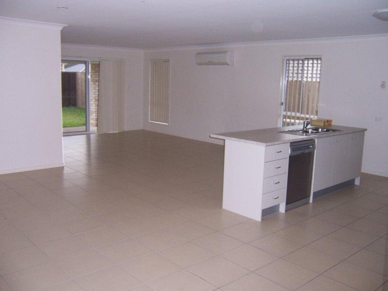 16 Saltram Ave, Holmview QLD 4207