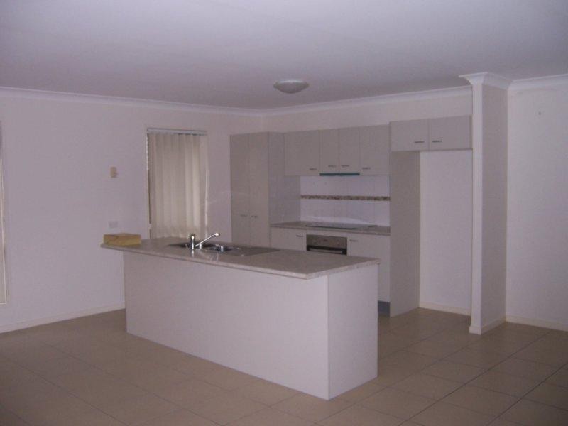 16 Saltram Ave, Holmview QLD 4207